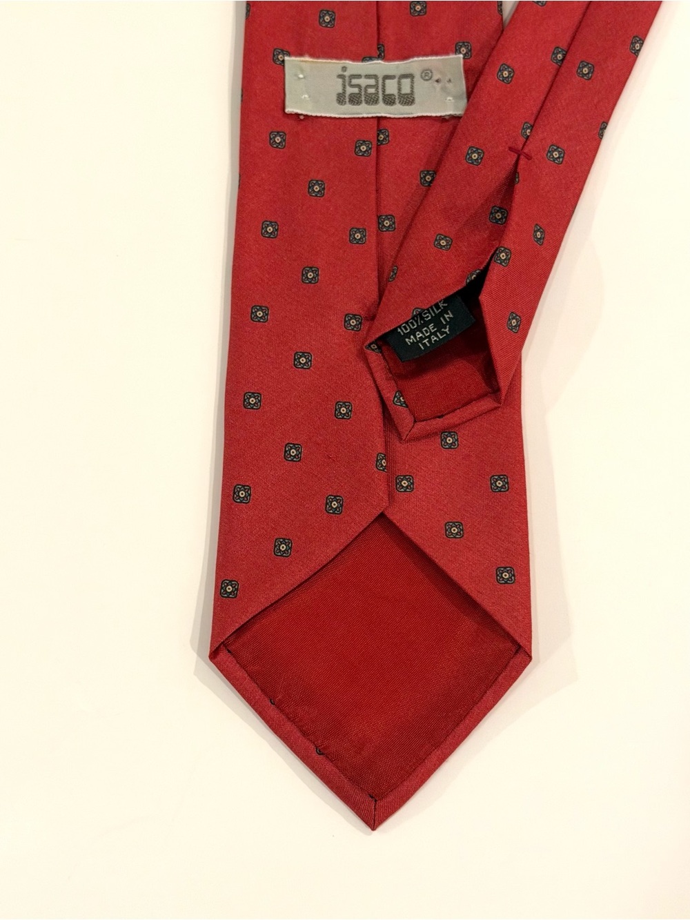 Vintage Isaco Made in ITALY 100% Silk Neck Red With Medallion Design Luxury